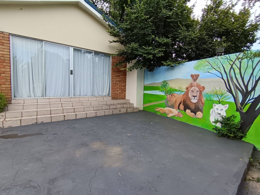 6 Bedroom Property for Sale in Heuwelsig Free State